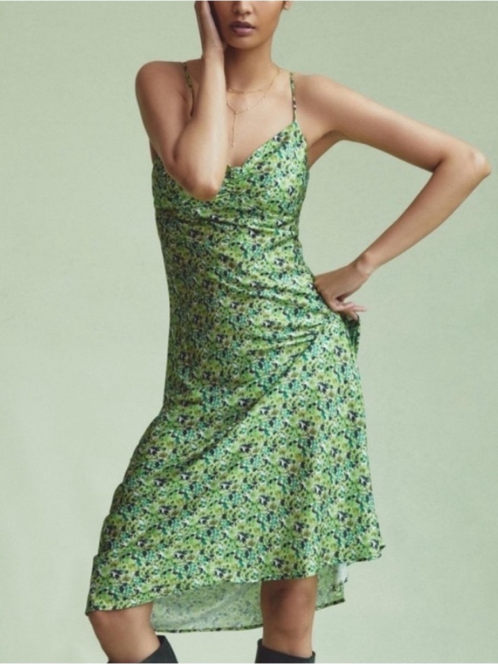 Favorite Daughter The Envy Slip Dress Lg Midi
Relaxed Fit Slinky Green Floral - Picture 3 of 16